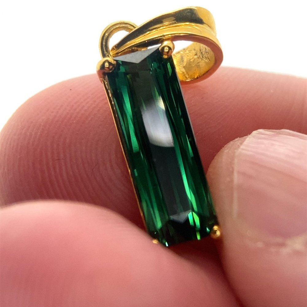 Green Tourmaline 3.10ct Solid 18K Yellow Gold Pendant